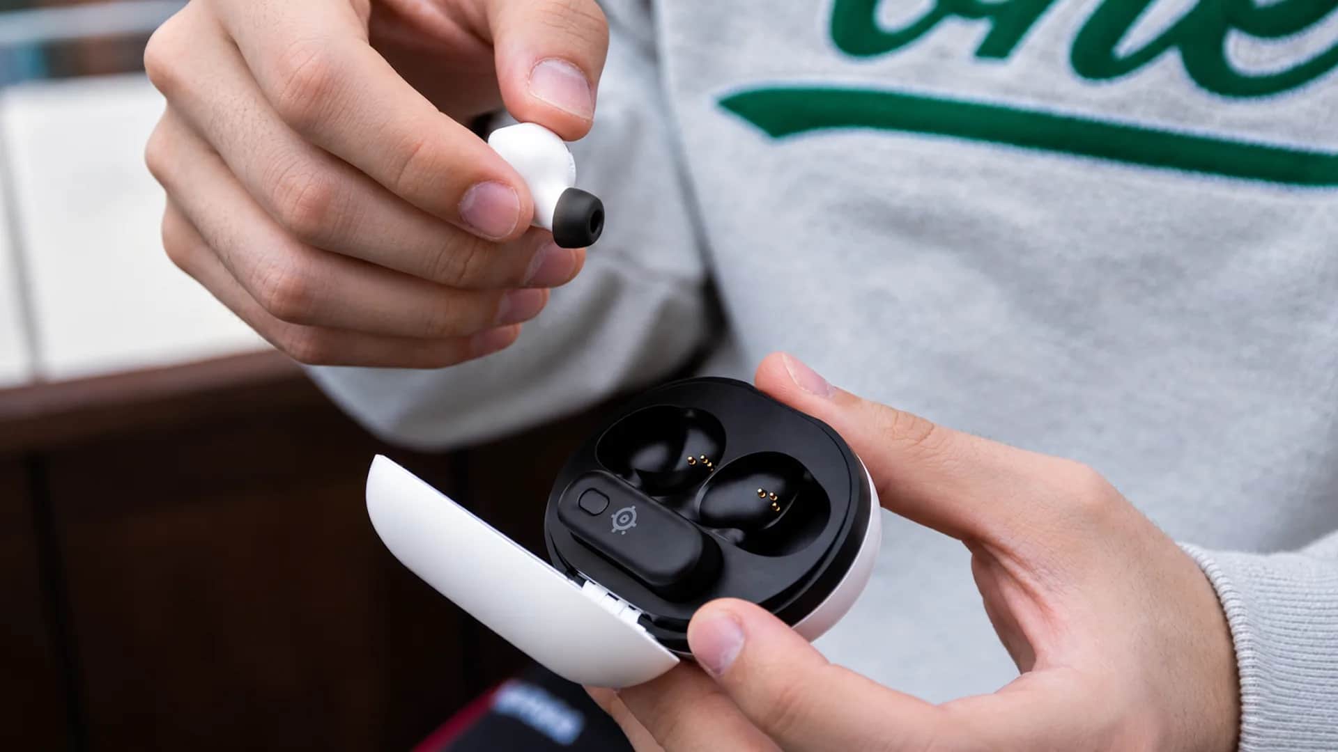 SteelSeries Arctis Gamebuds manşet
